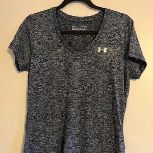 Under Armour Women's Size Medium V-Neck Athletic Tee - like new